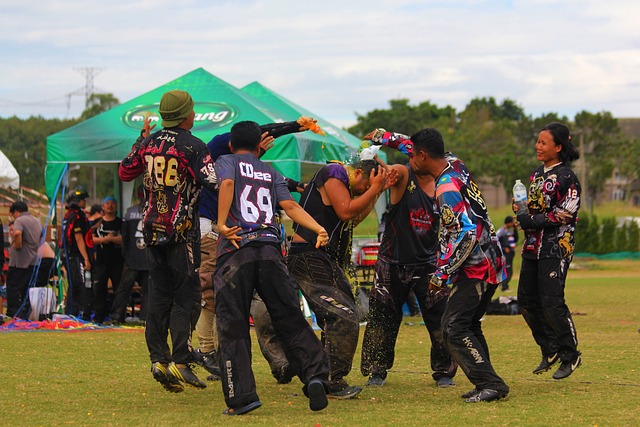 曼联主场4比1大胜狼队，B费梅开二度，姆贝莫、芒特破门，终结对手不胜纪录，升至第六。